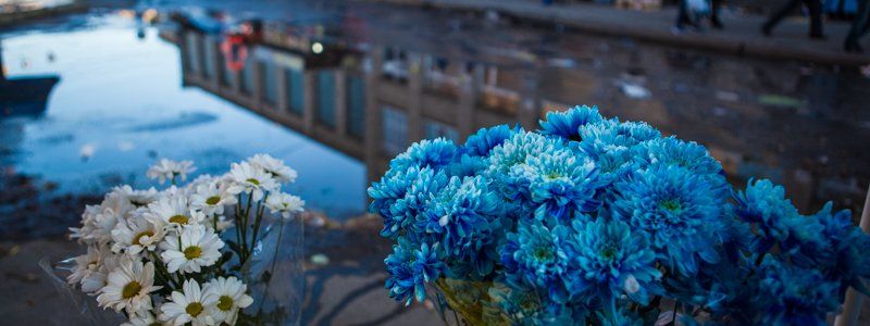 Фекальные реки, мусорные берега: на Старомостовой площади прорвало канализацию