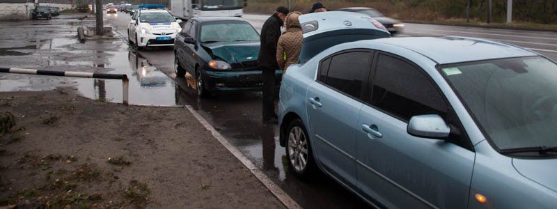 Тройное ДТП на Набережной Заводской: столкнулись Mazda, Daewoo и ВАЗ