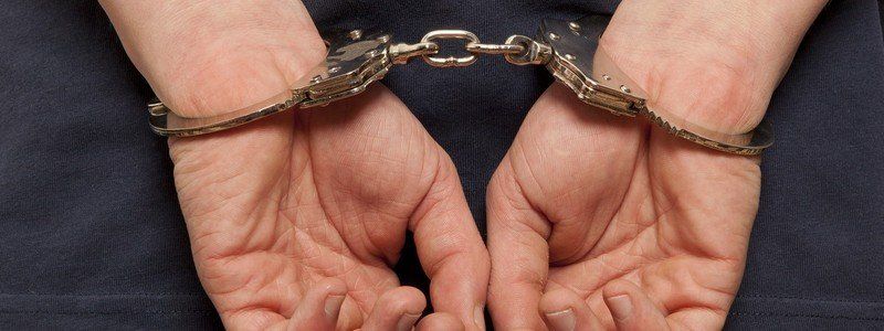 В Днепре задержали мужчину, который бил свою бабушку и употреблял наркотики