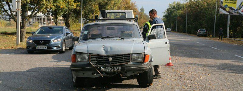 На Аэропортовской Chevrolet наехал на двух студентов