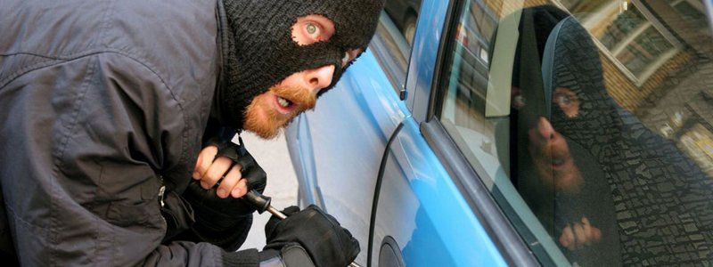 В Днепре поймали с поличным мужчину, который пытался украсть автомобиль