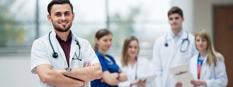 Для абитуриентов медвузов повысили проходной балл