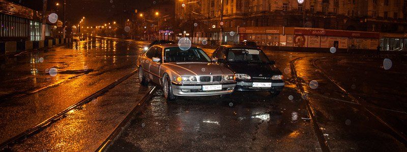 Возле Вокзальной площади пустую дорогу не поделили BMW и ВАЗ