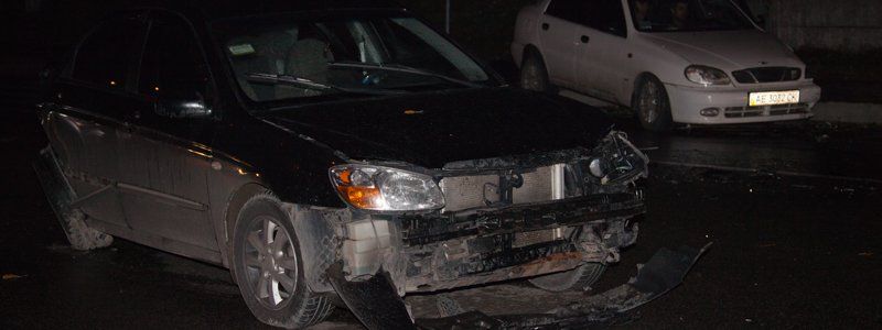 На проспекте Свободы столкнулись Daewoo Lanos, KIA и Daewoo Nexia