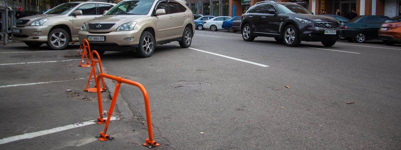 В Днепре устанавливают незаконные парковочные барьеры: что за это грозит