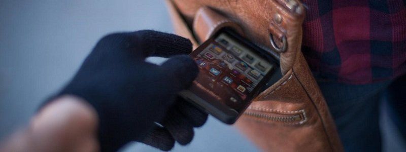 В Днепре полицейские задержали 20-летних грабителей
