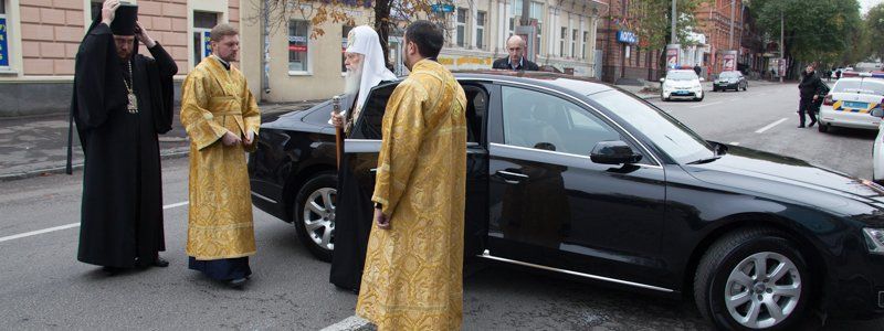 В центре Днепра Патриарх Филарет провел божественную литургию
