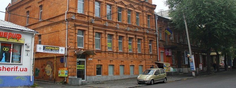 В Днепре орудуют "черные нотариусы": здания захватывают по поддельным решениям суда