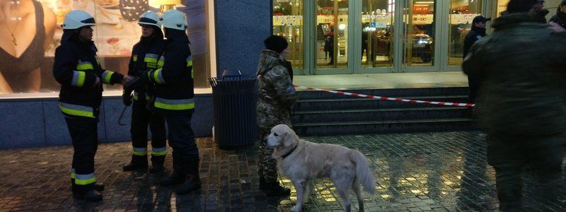 В Днепре "заминировали" Passage: эвакуировали около 1000 человек