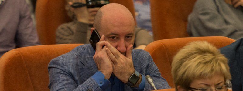Мужские объятия, iPhone X и переписки: как прошла сессия городского совета в Днепре