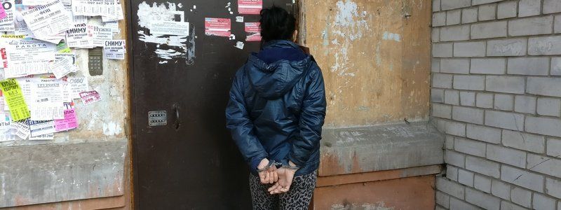 В Днепре пьяная женщина вломилась в квартиру к 17-летней девушке и украла у нее телефон