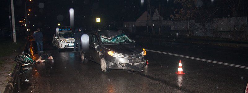 На Большой Диевской автомобиль насмерть сбил велосипедиста