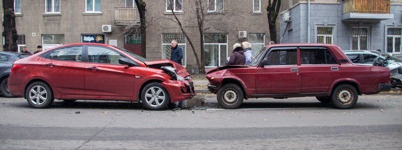 Тройное ДТП на Староказацкой: столкнулись Peugeot, Hyundai и ВАЗ