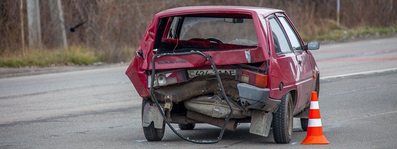 В Днепре на Криворожском шоссе столкнулись два автомобиля: пострадала женщина