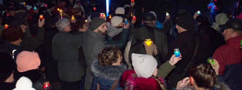 На Привокзальной площади активисты протестуют против Глаза Саурона и просят построить часовню
