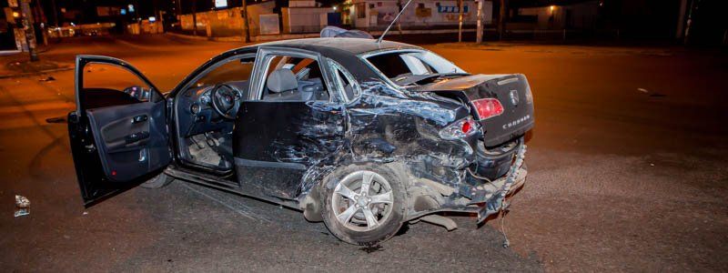На Донецком шоссе столкнулись Seat и Volkswagen: один из водителей «родился в рубашке»