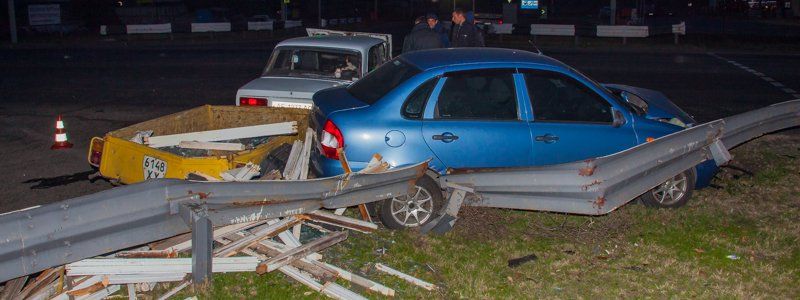 На Передовой ВАЗ снес Lada Kalina: пострадали мужчина и женщина
