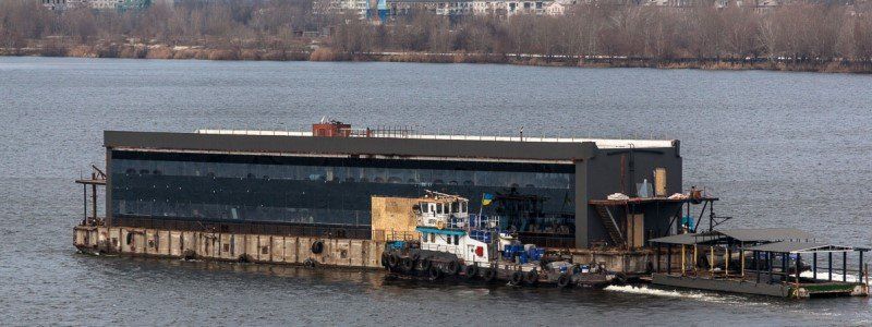 Баржа ищет дом: власти города объявили фотоохоту на плавучее средство