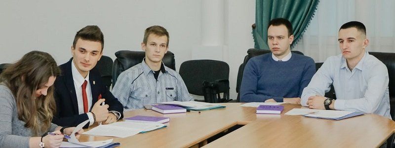 День местного самоуправления в Днепре: у чиновников горсовета появились дублеры