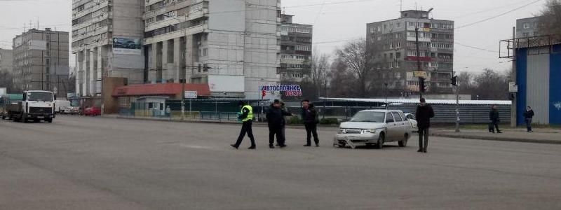 На Слобожанском проспекте Mercedes протаранил Lada