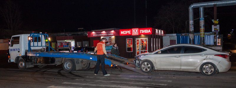 На Калнышевского столкнулись Hyundai и Daewoo: оба авто забрали эвакуаторы