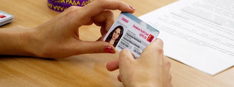 Активной молодежи Днепра вручили студенческие карточки EURO26