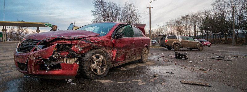 На Космической Mitsubishi на скорости влетел в Skoda и Opel