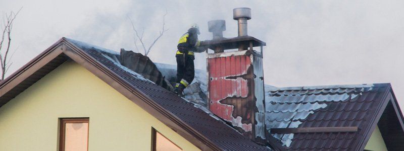 В Днепре на улице Прибрежной горел жилой дом