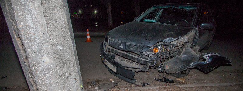 ДТП на улице Байкальской: водитель Mitsubishi врезался в столб