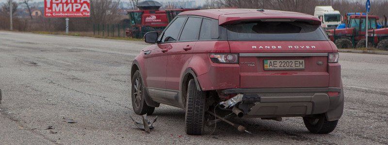 На Каштановой возле Metro столкнулись Range Rover и Lanos с двумя детьми в салоне