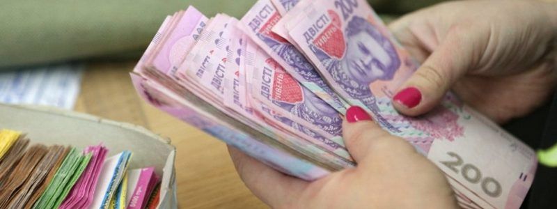 В Днепре повысят зарплаты: кому и когда
