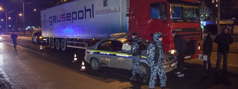 На Донецком шоссе Lanos столкнулся с фурой