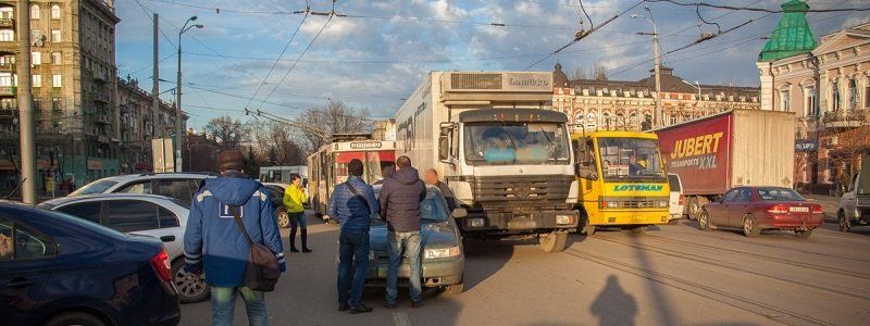 Из-за ДТП на Шмидта образовалась пробка в трех направлениях