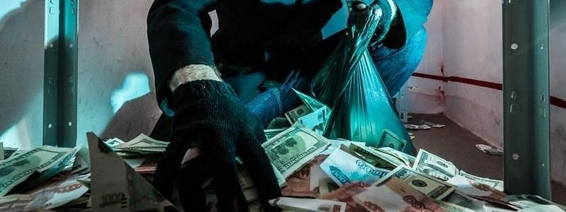 В центре Днепра неизвестный ограбил продавца магазина под прицелом видеокамер