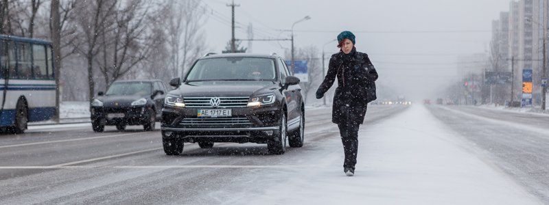 Днепр засыпало снегом: полиция обратилась к жителям города