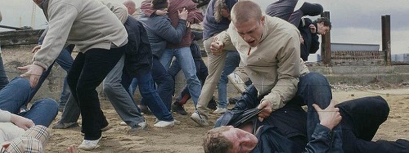 Сотрудник охранной фирмы "Леон" в Днепре систематически избивает людей