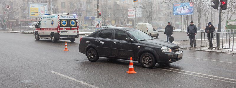 На Титова водитель Chevrolet сбил женщину