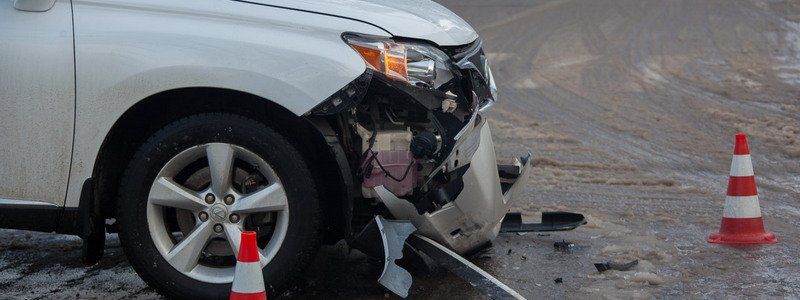 На Шевченко столкнулись Lexus и Infinity: движение затруднено