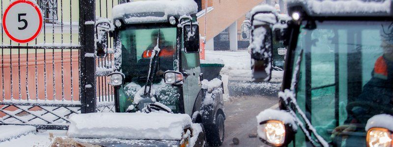 Как в Днепре расчищали дороги и устраняли последствия непогоды