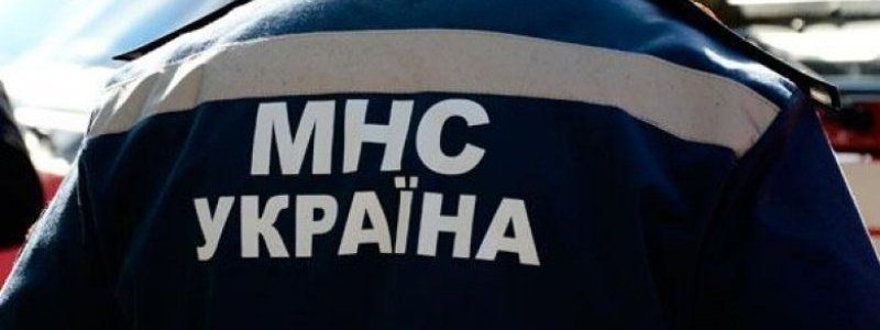 В Днепре мужчина упал в люк и потерял сознание