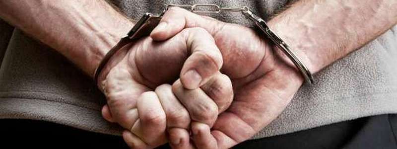 Поймали на горячем: в Днепре задержали группу квартирных воров
