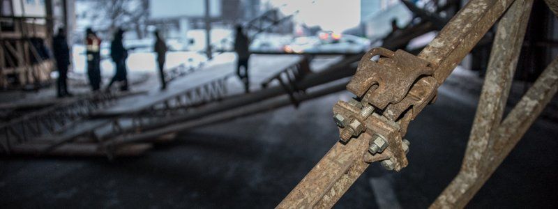 В Киеве обвалился еще один мост