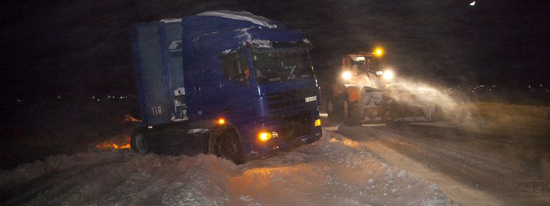 На Запорожском шоссе фуры улетели в кювет