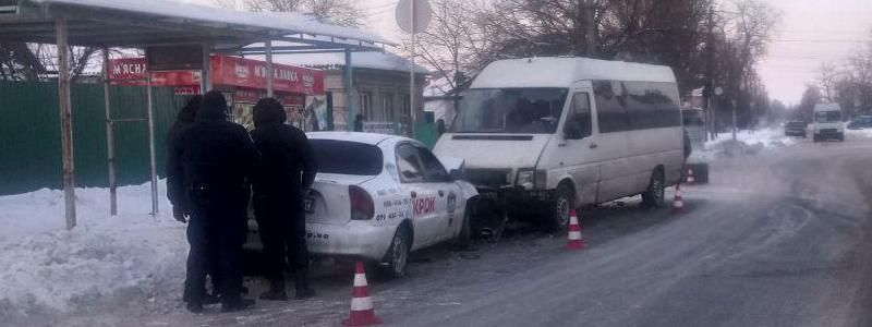 На улице Воспоминаний автомобиль службы безопасности «Крок» влетел в маршрутку с пассажирами