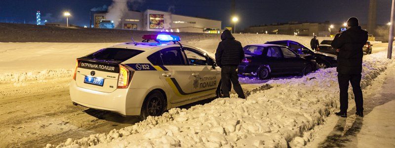 Возле Интерпайпа столкнулись Chevrolet и Kia: пострадали двое мужчин