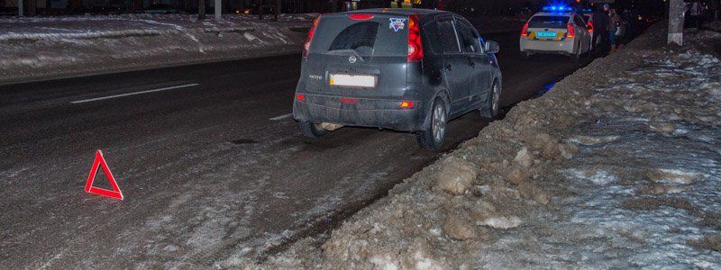 На проспекте Поля образовалась глубокая яма: автомобилисты, будьте осторожны