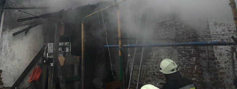 В Днепре на Ларионова горел жилой дом