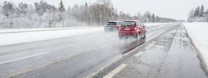 Внимание: на дорогах в Днепропетровской области гололед и плохая видимость