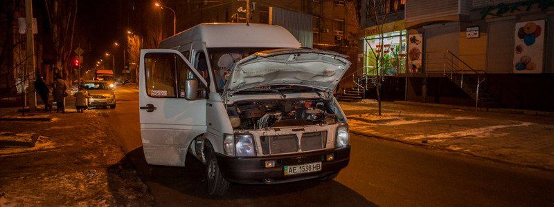 На перекрестке Гончара и Паторжинского столкнулись Ford и маршрутка с пассажирами