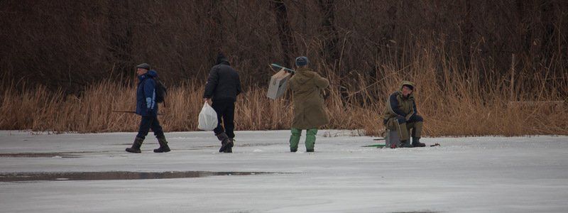 Рыбаки Днепра настолько суровы, что пренебрегают своей жизнью